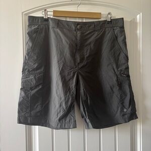 Columbia Men's Dark Gray Cargo Shorts